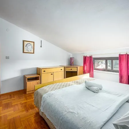 Apartment Brostolade V *