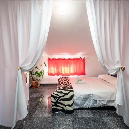 Cozy In With Kitchen Apartment Vrsar